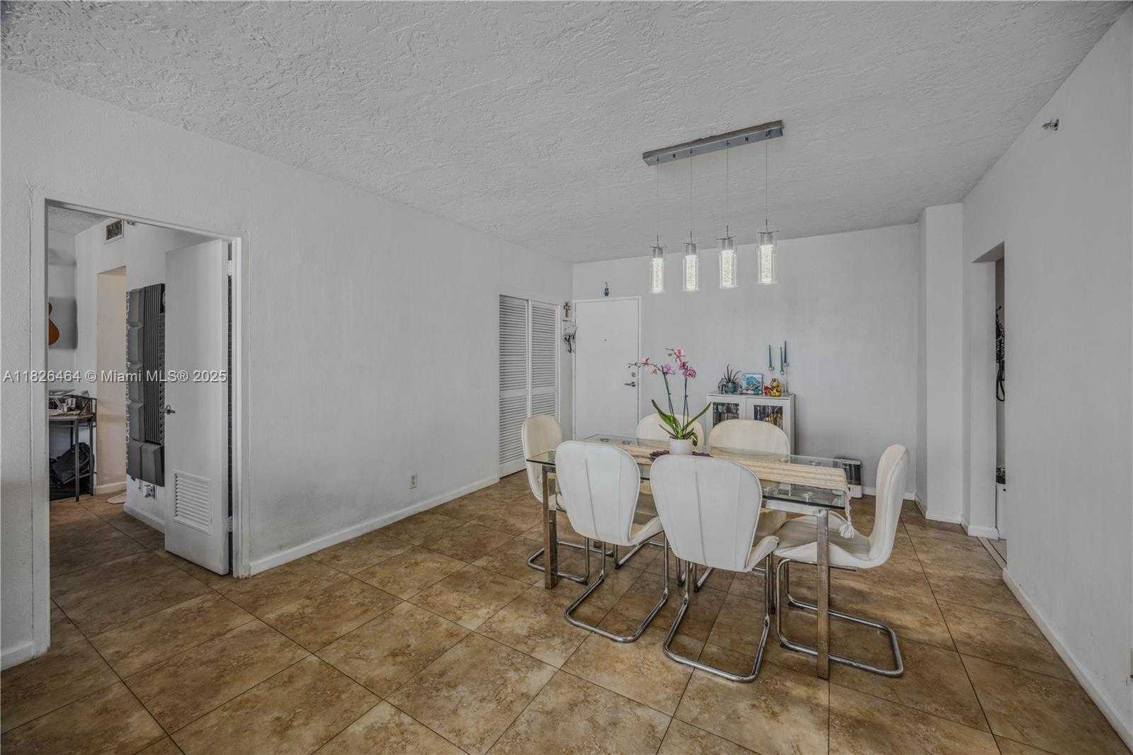 Small Image of 3000 SOUTH OCEAN DR #702, Hollywood Number 10