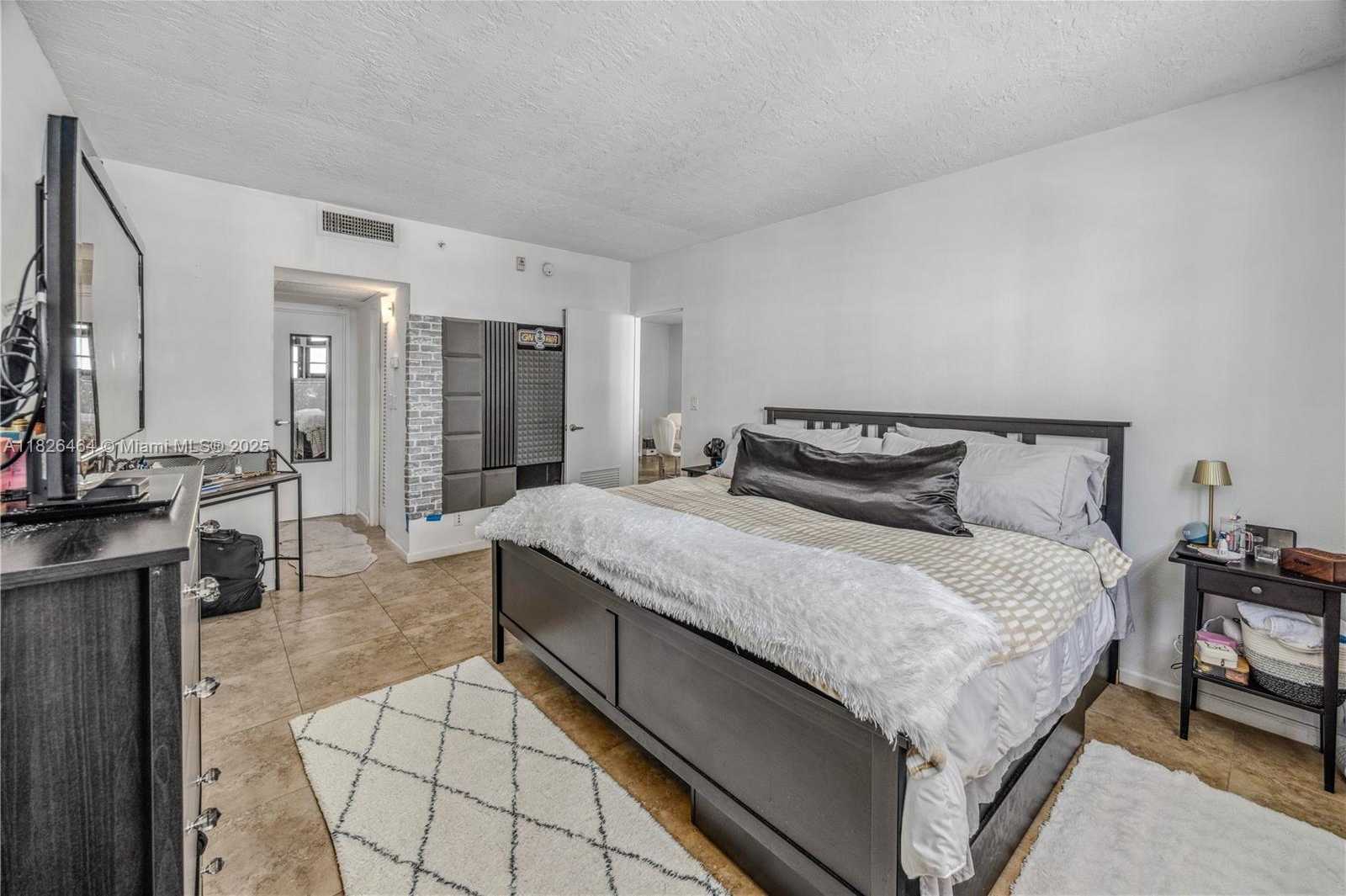 Small Image of 3000 SOUTH OCEAN DR #702, Hollywood Number 23