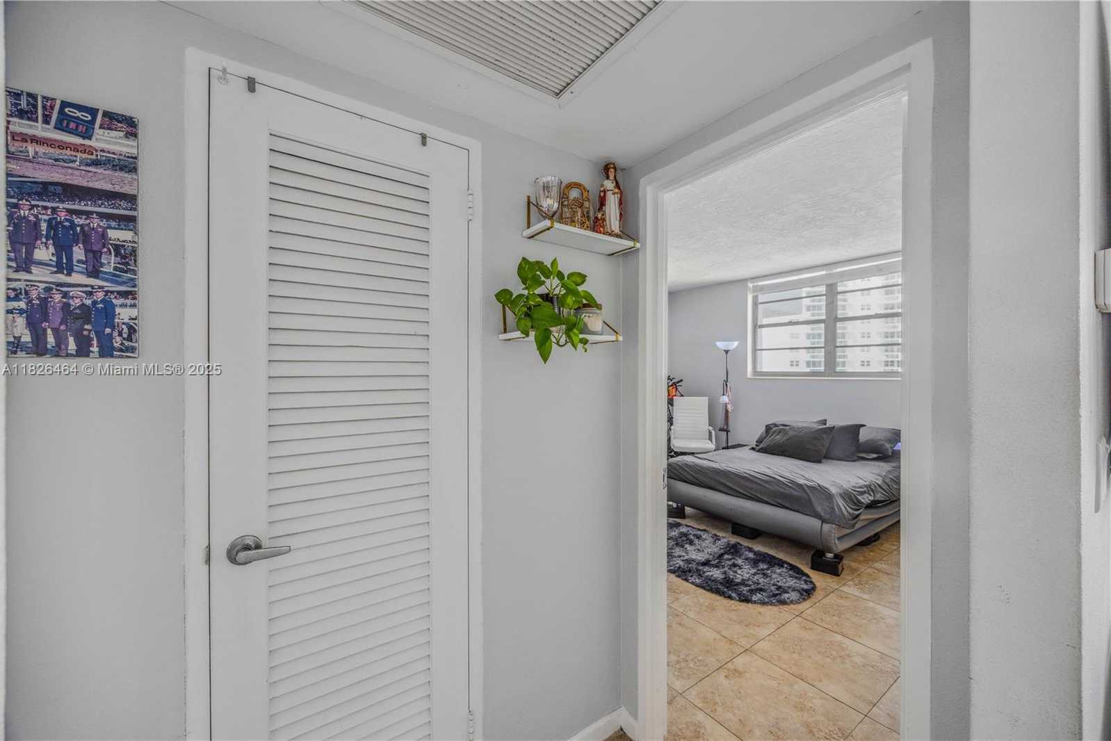 Small Image of 3000 SOUTH OCEAN DR #702, Hollywood Number 29