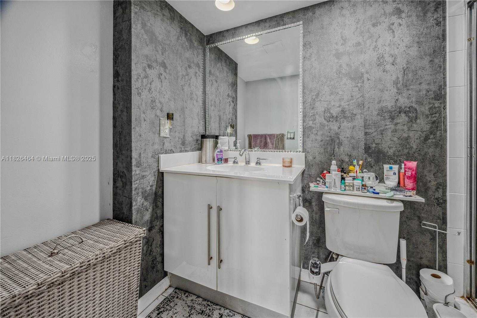 Small Image of 3000 SOUTH OCEAN DR #702, Hollywood Number 31