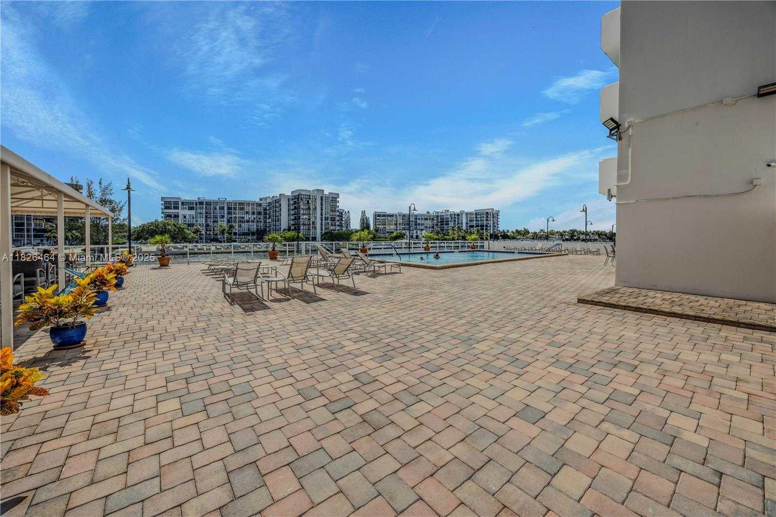 Small Image of 3000 SOUTH OCEAN DR #702, Hollywood Number 32