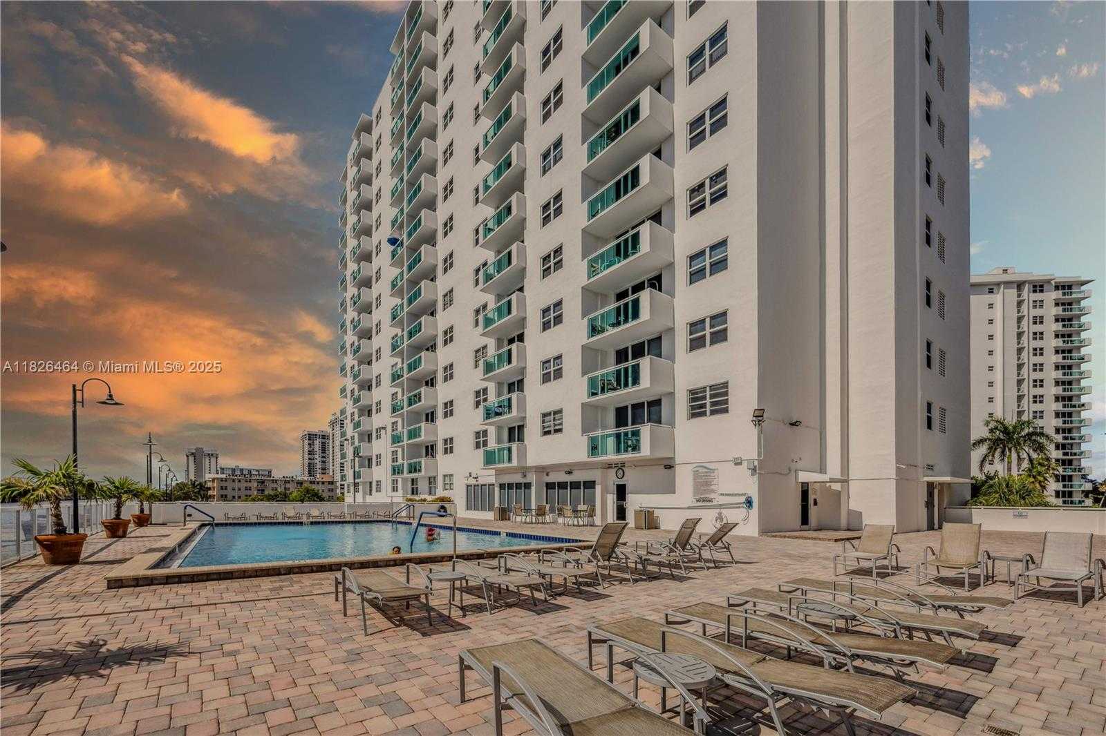 Small Image of 3000 SOUTH OCEAN DR #702, Hollywood Number 4