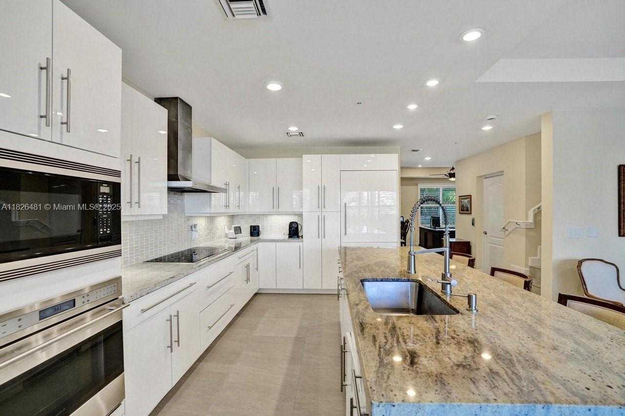 Small Image of 346 NORTH ELM ST #A-10, Hollywood Number 10