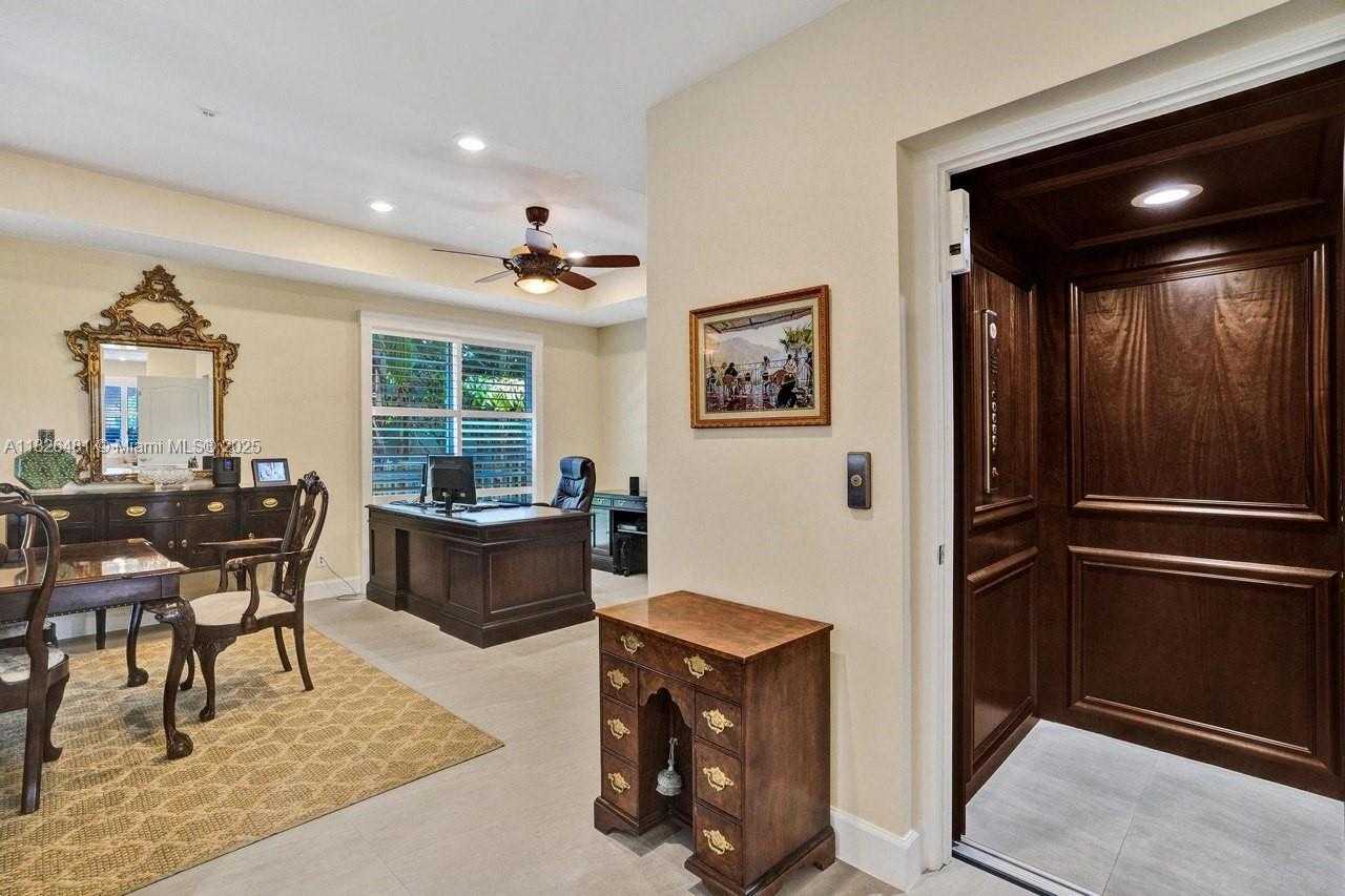 Small Image of 346 NORTH ELM ST #A-10, Hollywood Number 21