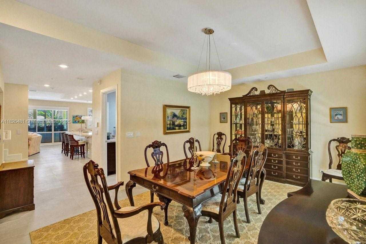Small Image of 346 NORTH ELM ST #A-10, Hollywood Number 24
