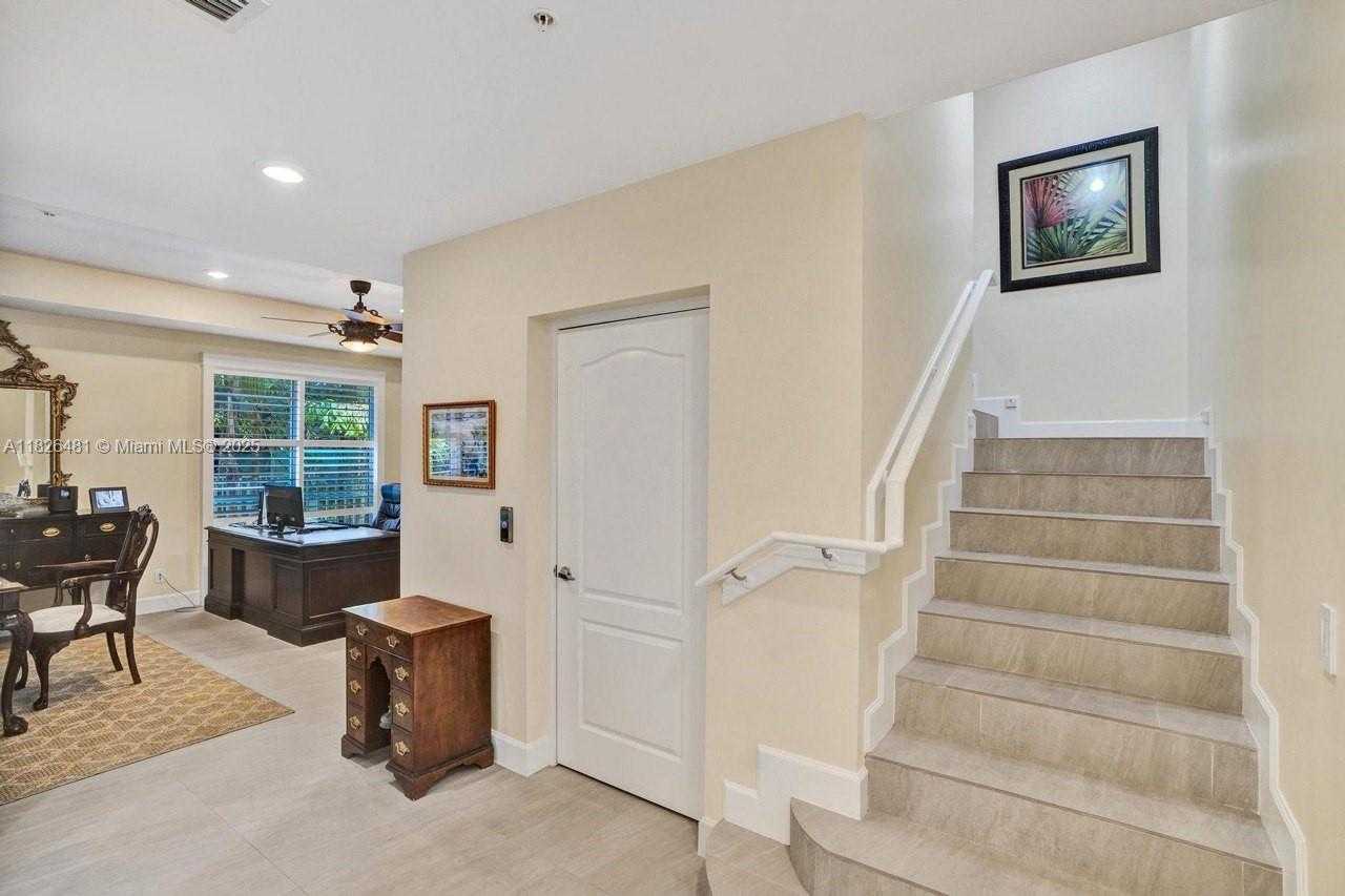 Small Image of 346 NORTH ELM ST #A-10, Hollywood Number 25