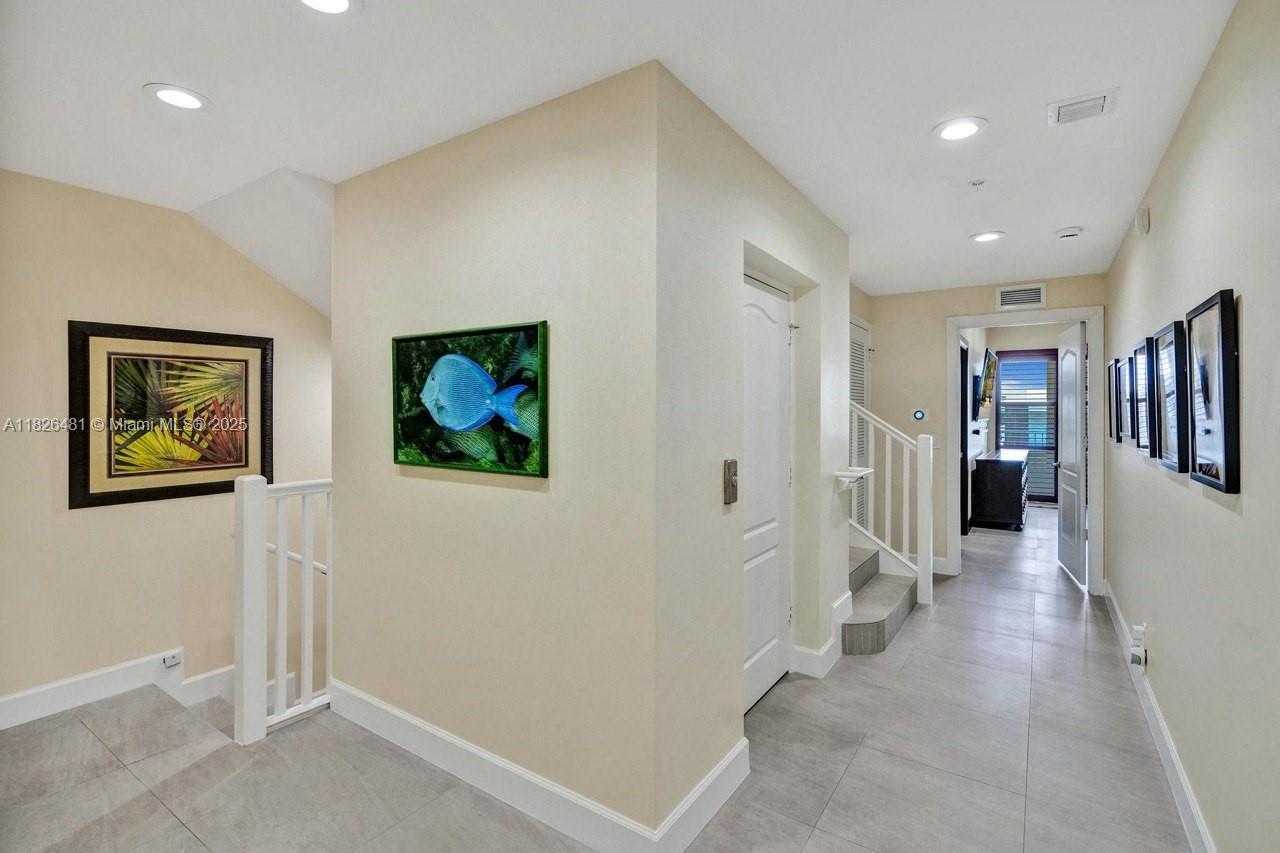 Small Image of 346 NORTH ELM ST #A-10, Hollywood Number 26