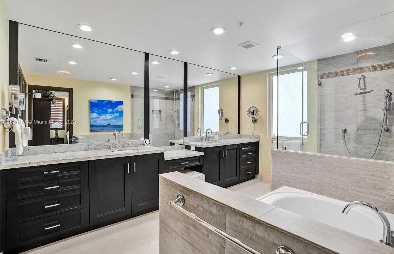 Small Image of 346 NORTH ELM ST #A-10, Hollywood Number 31