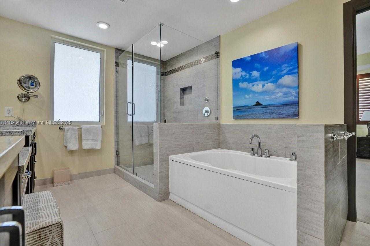 Small Image of 346 NORTH ELM ST #A-10, Hollywood Number 32