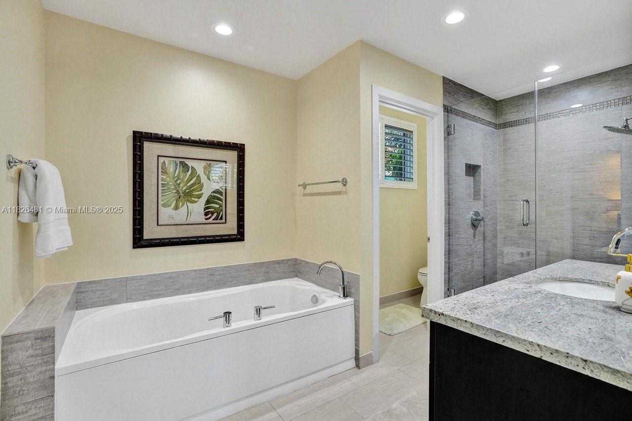 Small Image of 346 NORTH ELM ST #A-10, Hollywood Number 42