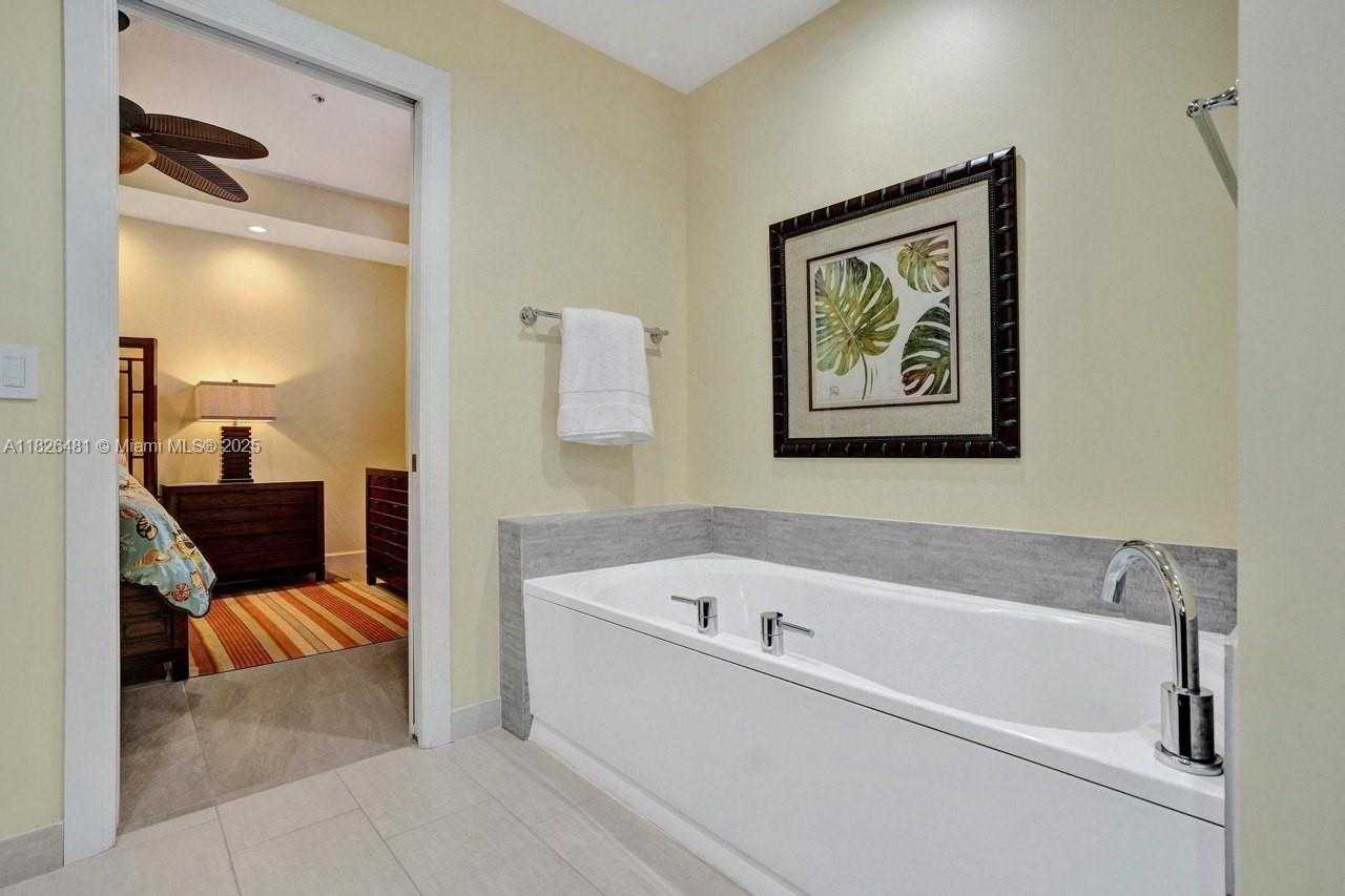 Small Image of 346 NORTH ELM ST #A-10, Hollywood Number 43
