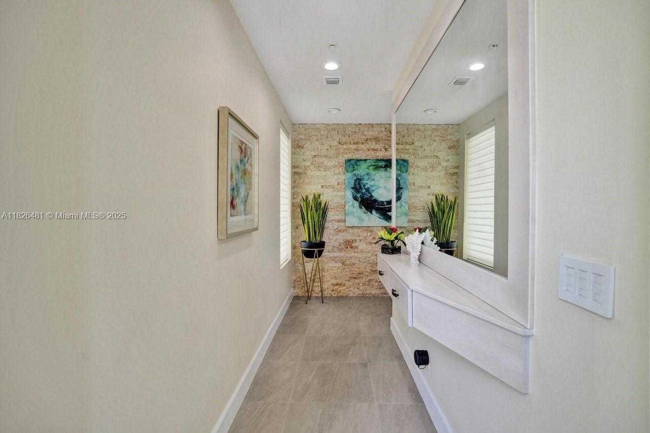 Small Image of 346 NORTH ELM ST #A-10, Hollywood Number 48