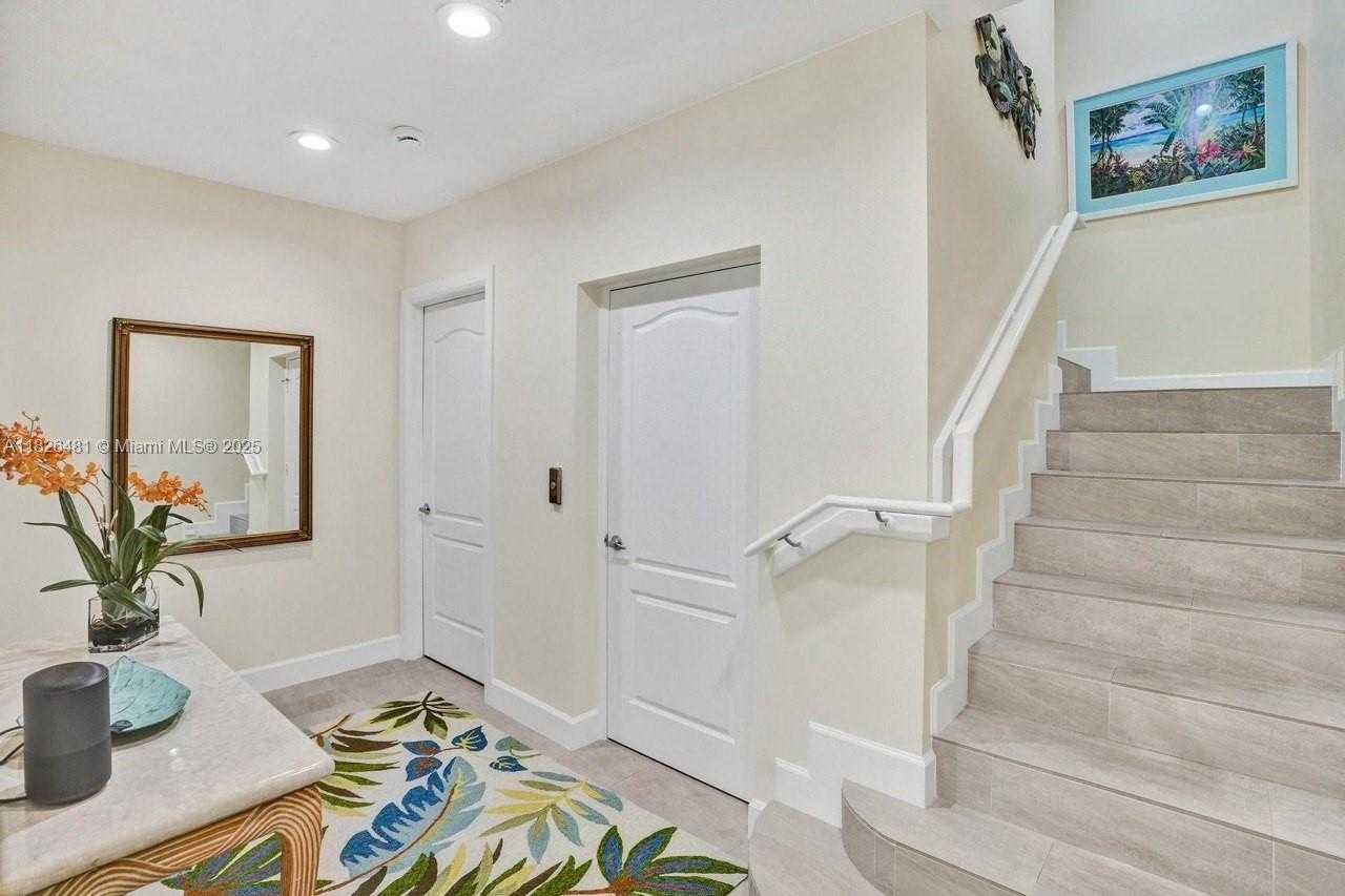 Small Image of 346 NORTH ELM ST #A-10, Hollywood Number 50