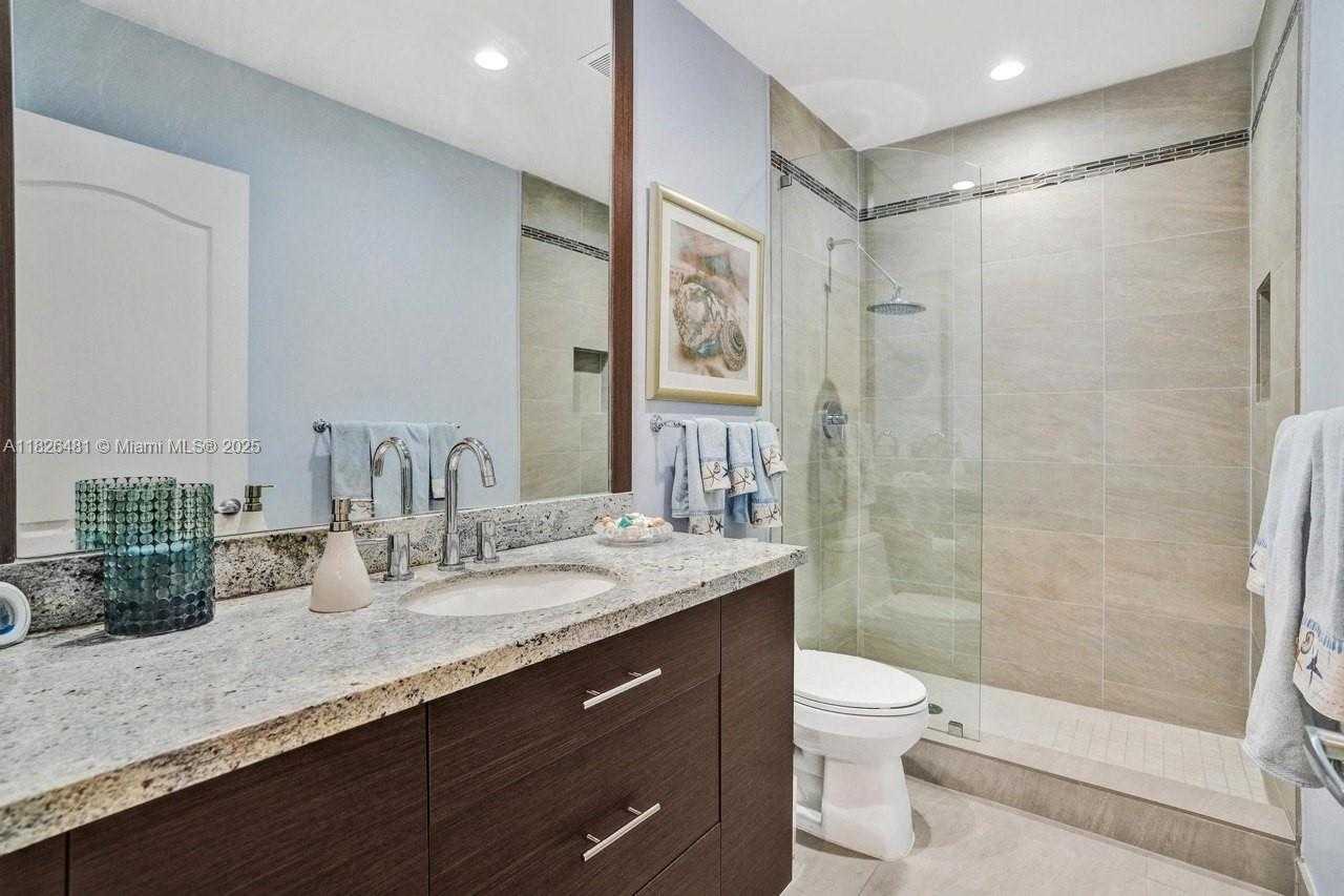 Small Image of 346 NORTH ELM ST #A-10, Hollywood Number 52