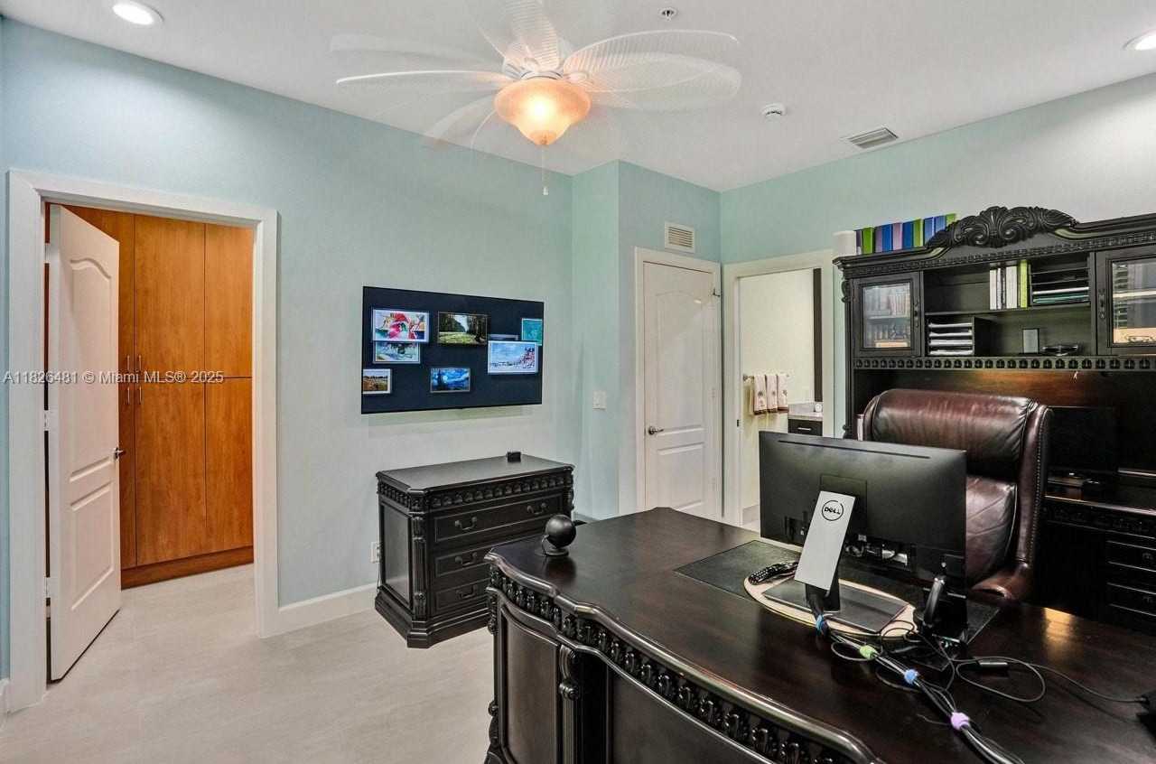 Small Image of 346 NORTH ELM ST #A-10, Hollywood Number 55