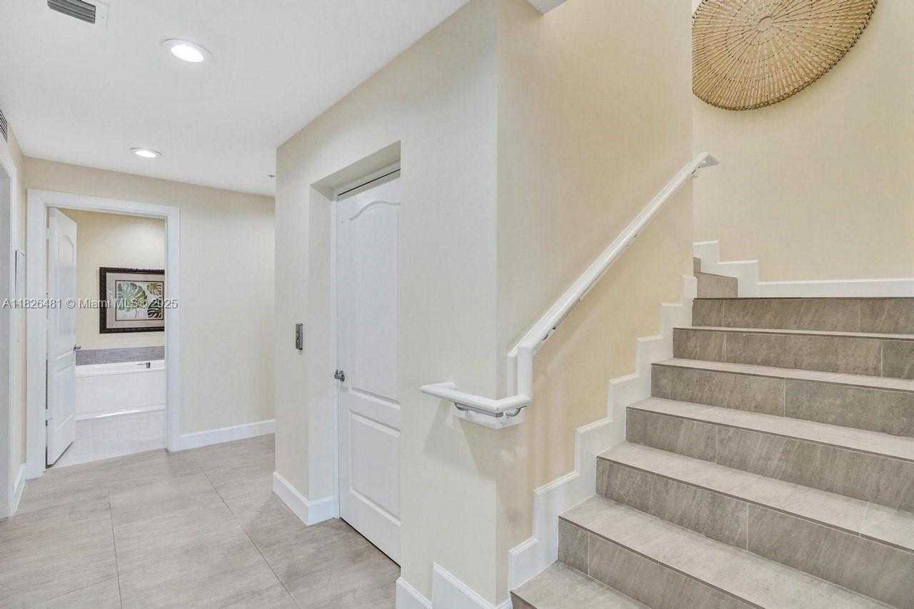 Small Image of 346 NORTH ELM ST #A-10, Hollywood Number 58