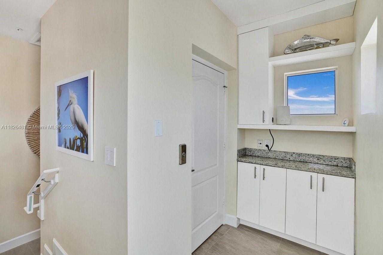 Small Image of 346 NORTH ELM ST #A-10, Hollywood Number 60