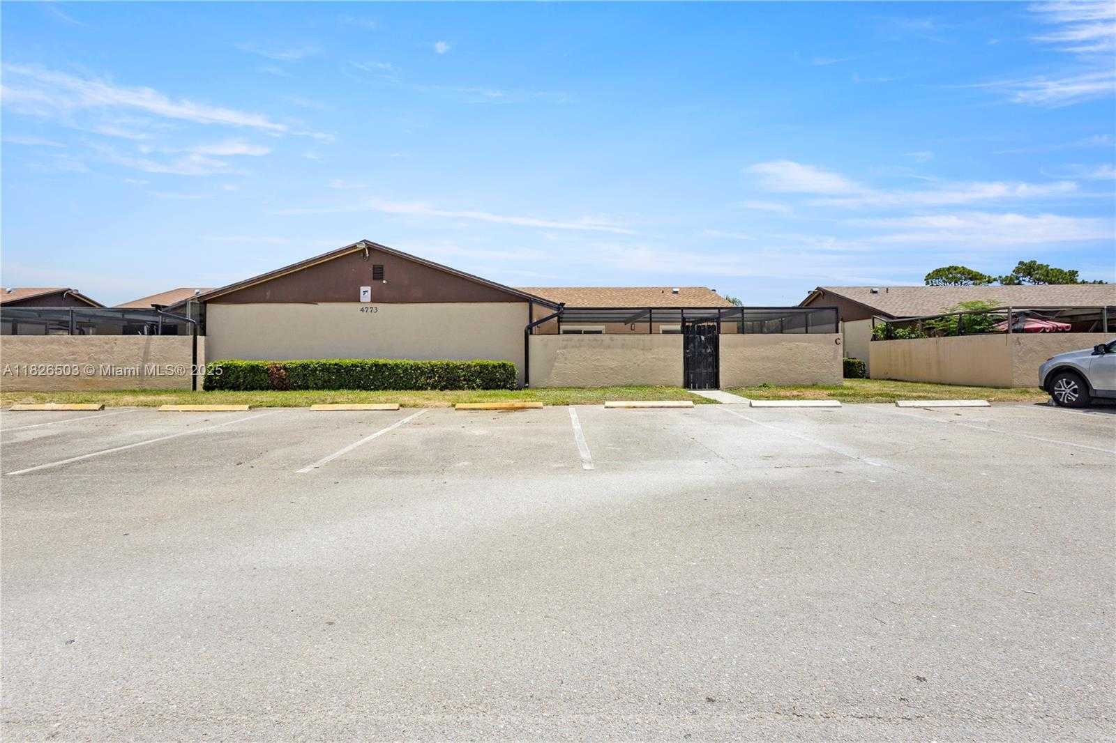 Small Image of 4773 SUNNY PALM CIR #C, West Palm Beach Number 2