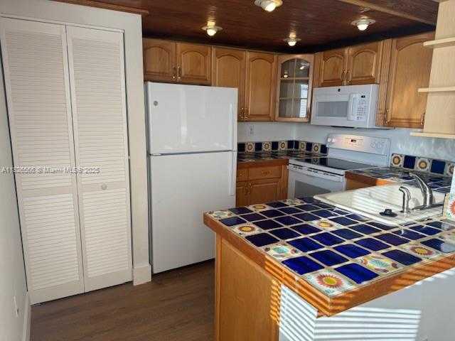 Small Image of 201 WEST PARK DR #203-2, Miami Number 4