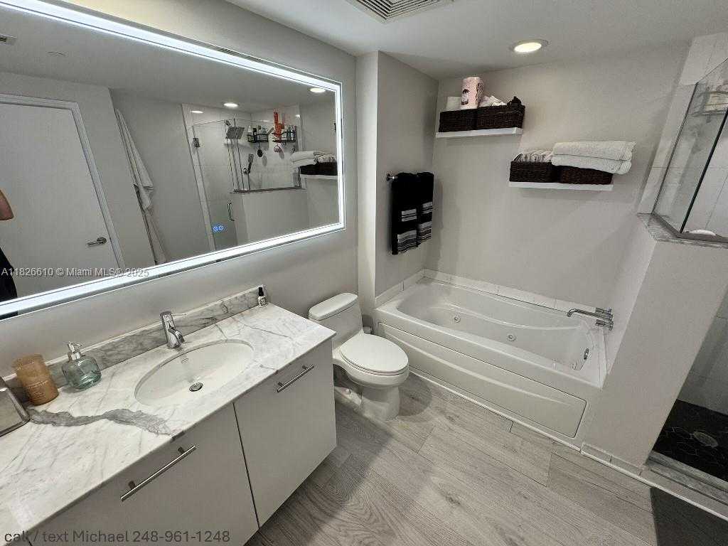 Small Image of 500 BRICKELL AVE #3803, Miami Number 10