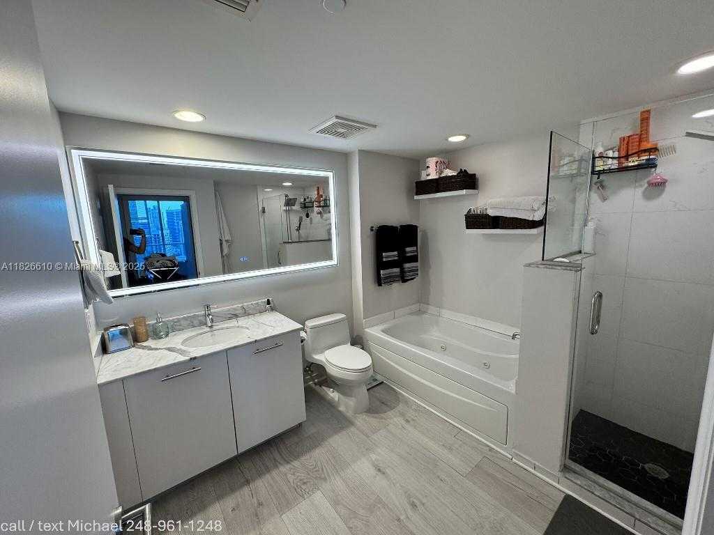 Small Image of 500 BRICKELL AVE #3803, Miami Number 8