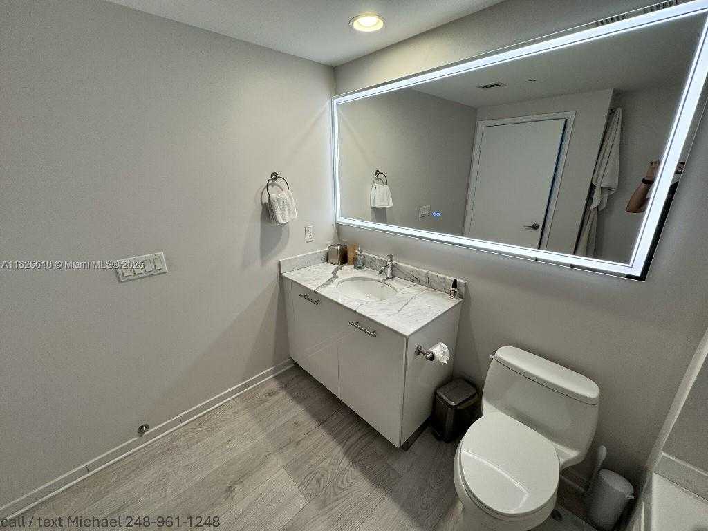 Small Image of 500 BRICKELL AVE #3803, Miami Number 9