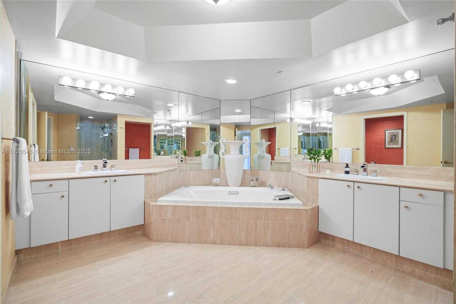 Small Image of 7000 ISLAND BLVD #2909, Aventura Number 31