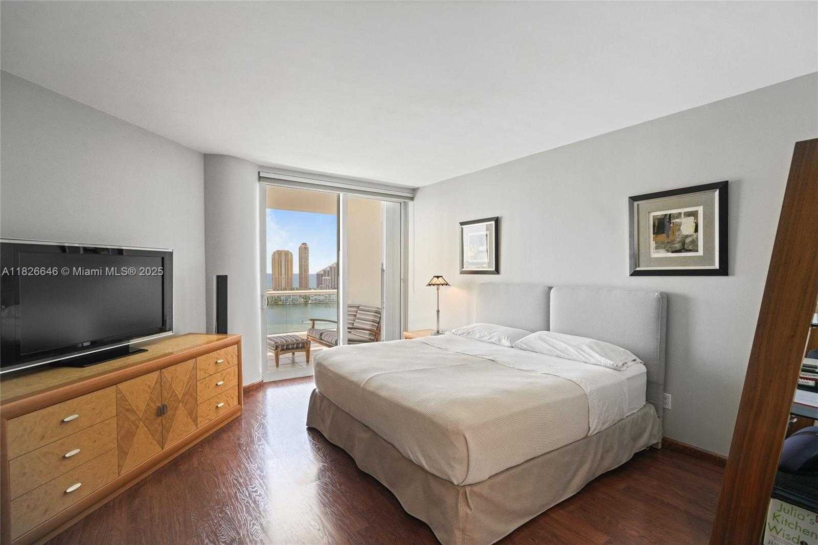 Small Image of 7000 ISLAND BLVD #2909, Aventura Number 37