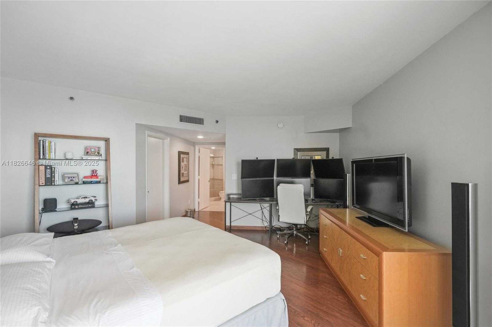 Small Image of 7000 ISLAND BLVD #2909, Aventura Number 39