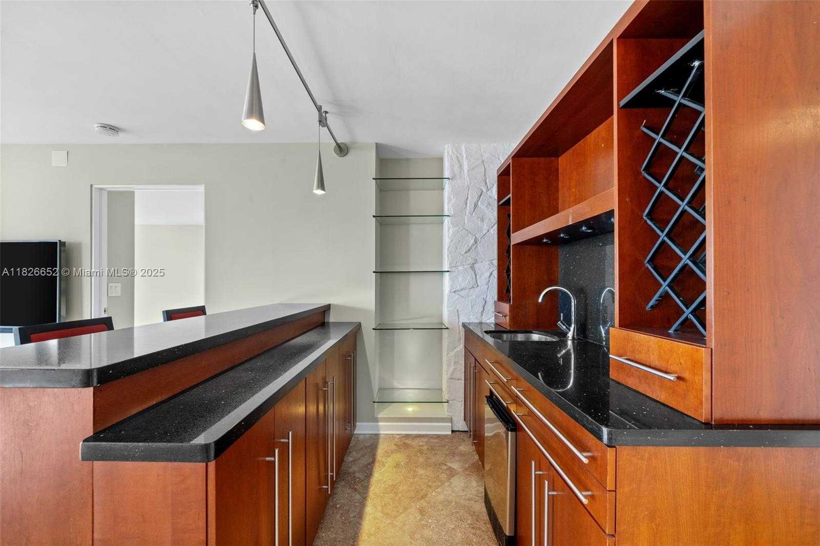 Small Image of 1901 BRICKELL AVE #B1713, Miami Number 4