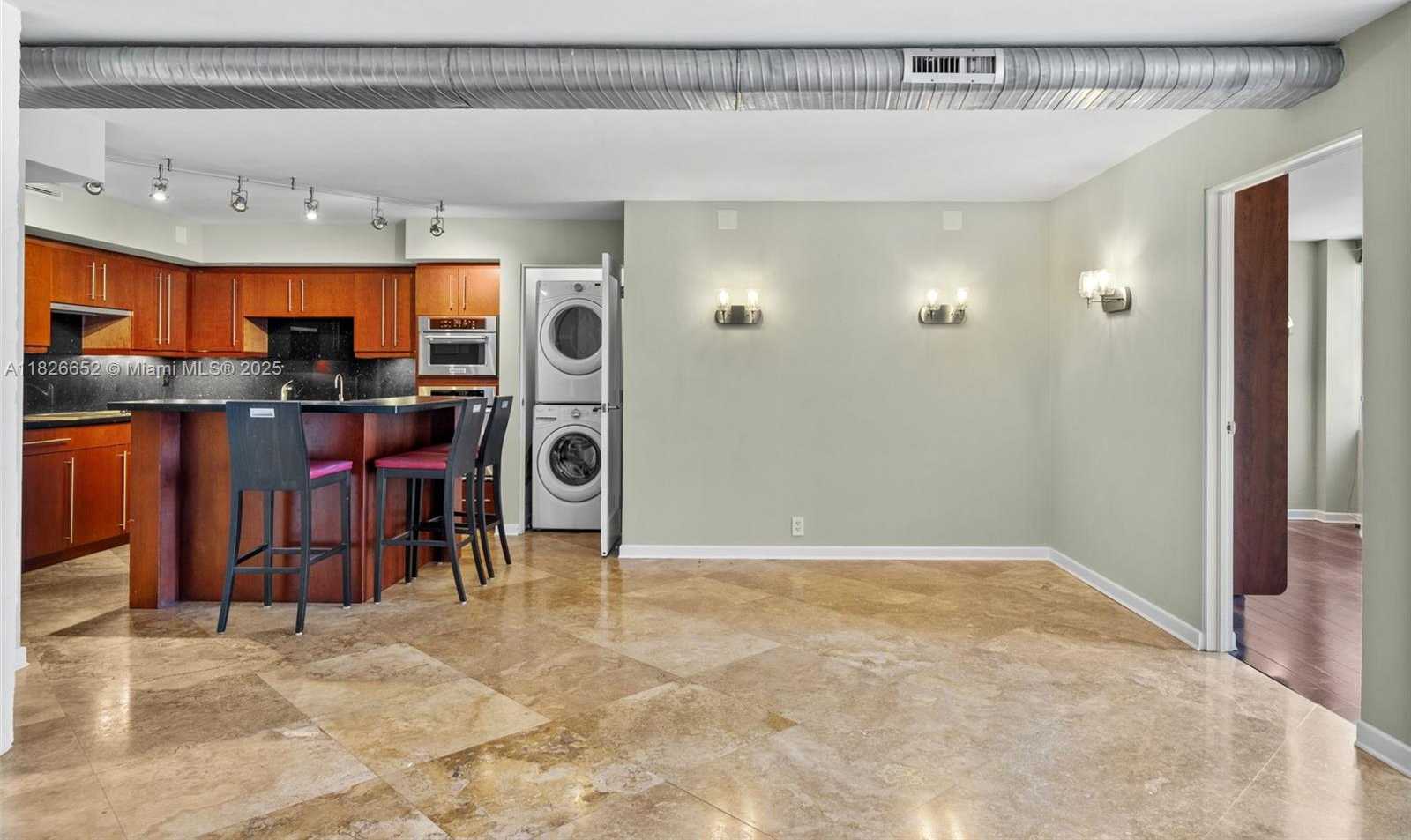 Small Image of 1901 BRICKELL AVE #B1713, Miami Number 5
