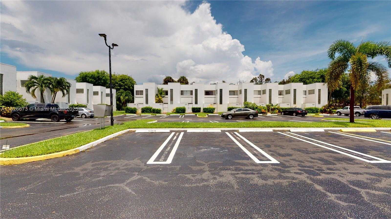 Small Image of 5130 ELMHURST RD #H, West Palm Beach Number 5