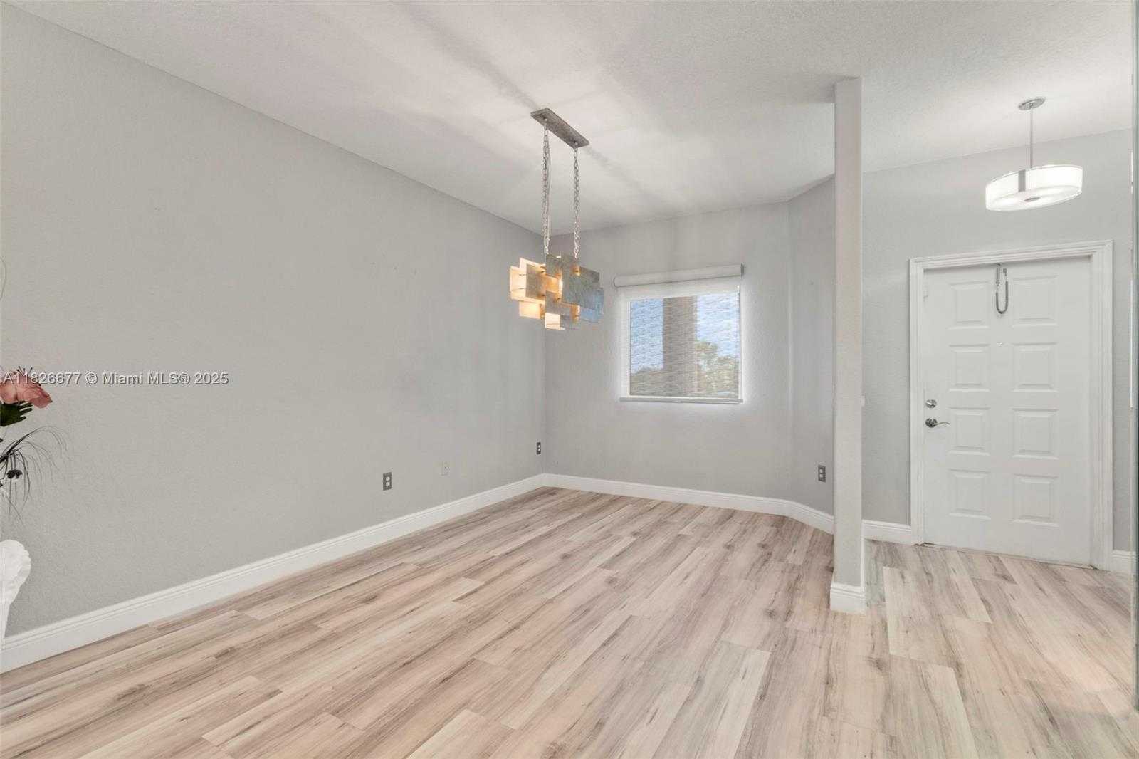 Small Image of 7727 SOUTHAMPTON TER #412, Tamarac Number 3