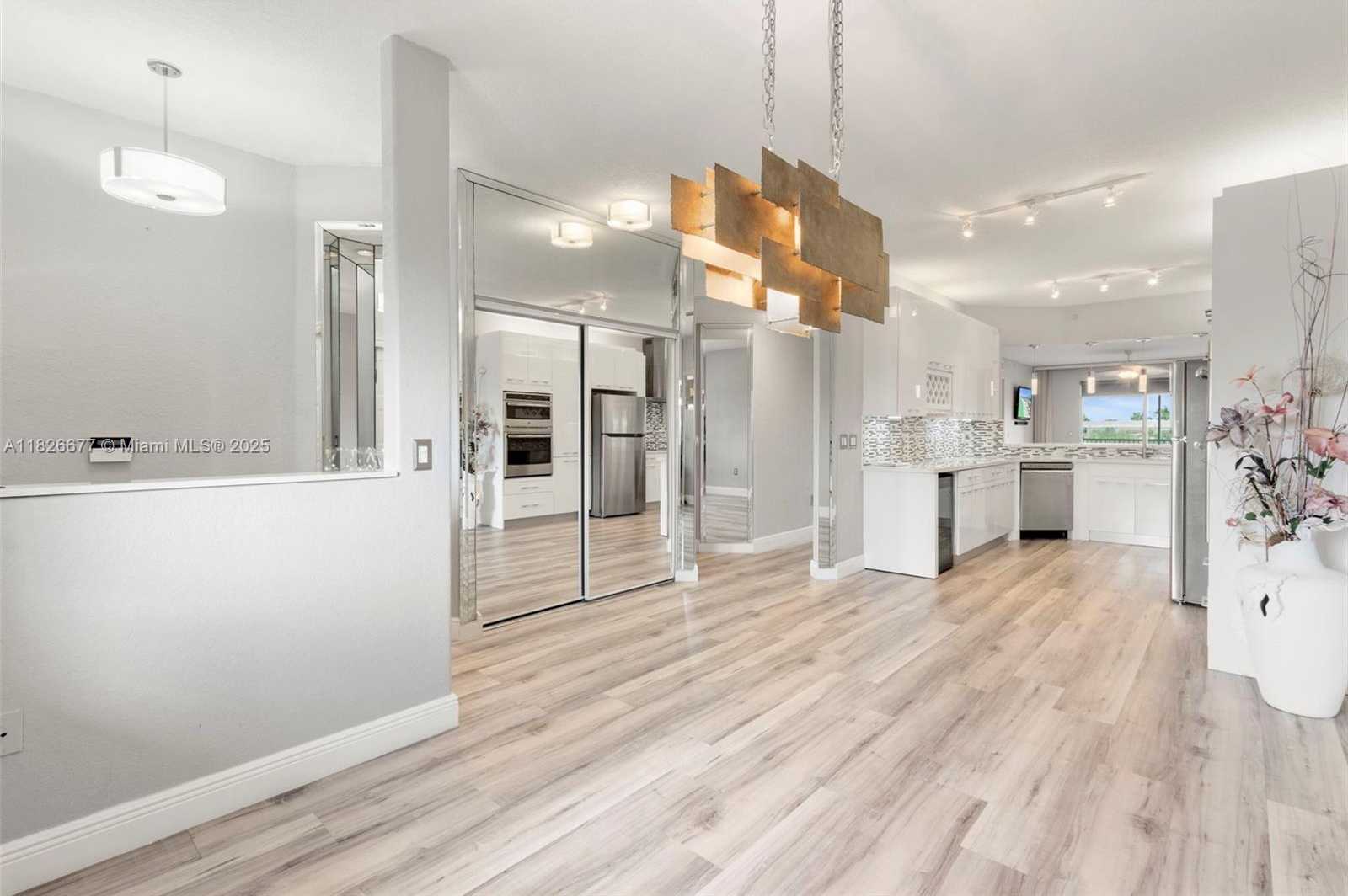 Small Image of 7727 SOUTHAMPTON TER #412, Tamarac Number 5