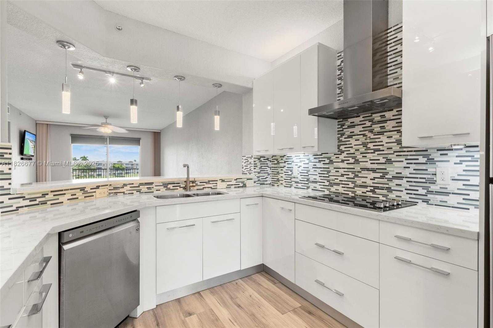 Small Image of 7727 SOUTHAMPTON TER #412, Tamarac Number 6