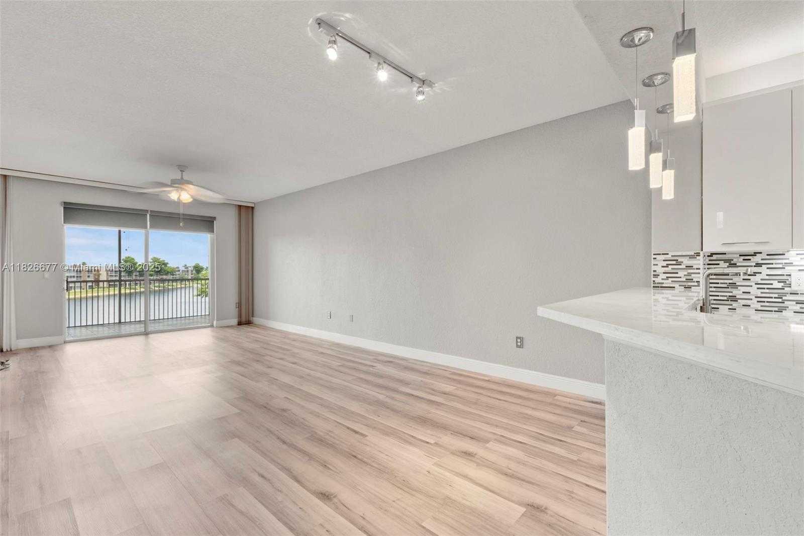 Small Image of 7727 SOUTHAMPTON TER #412, Tamarac Number 8