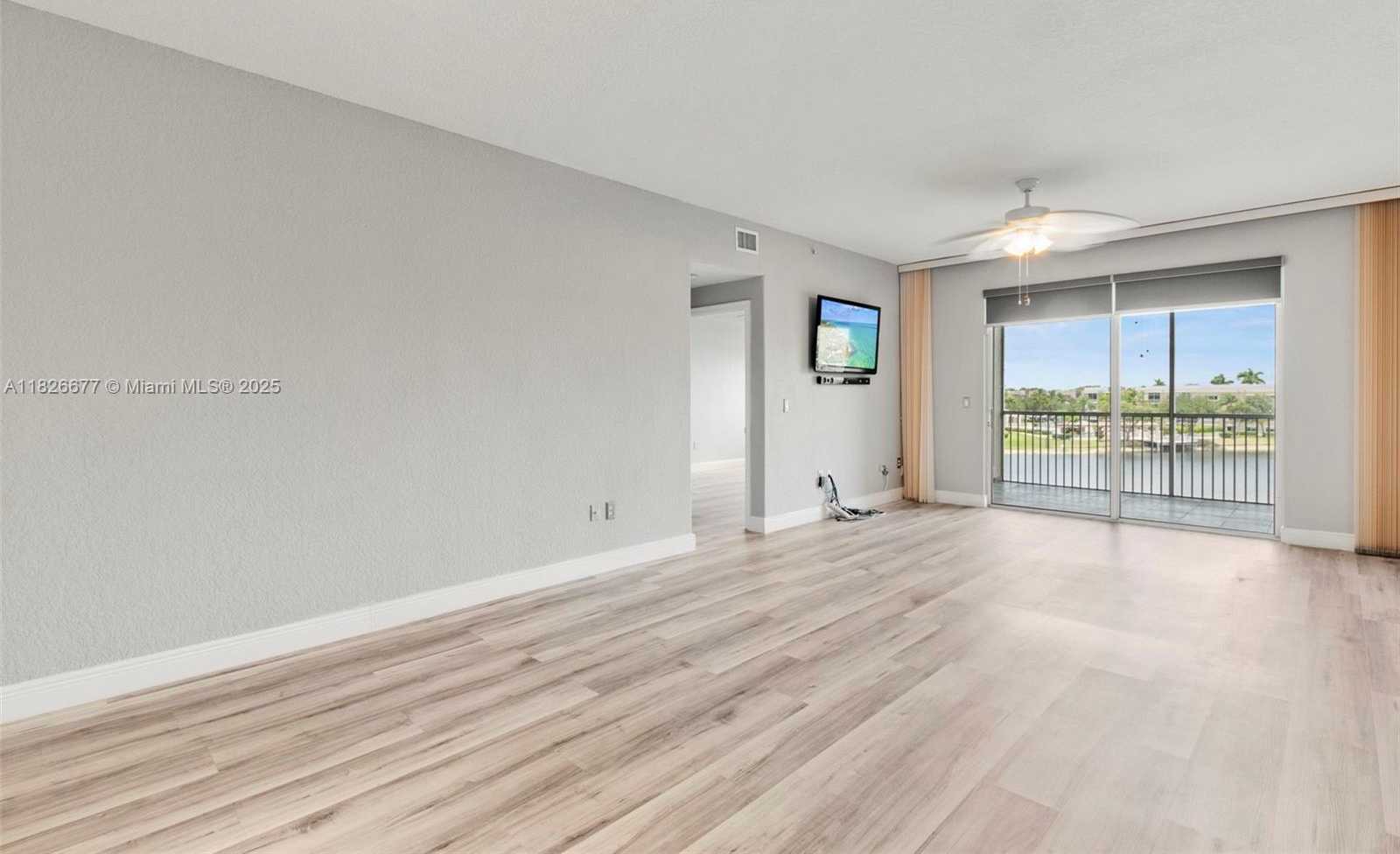 Small Image of 7727 SOUTHAMPTON TER #412, Tamarac Number 9