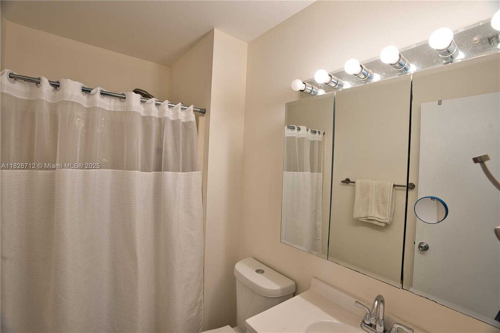 Small Image of 6286 CHASEWOOD DR #G, Jupiter Number 14