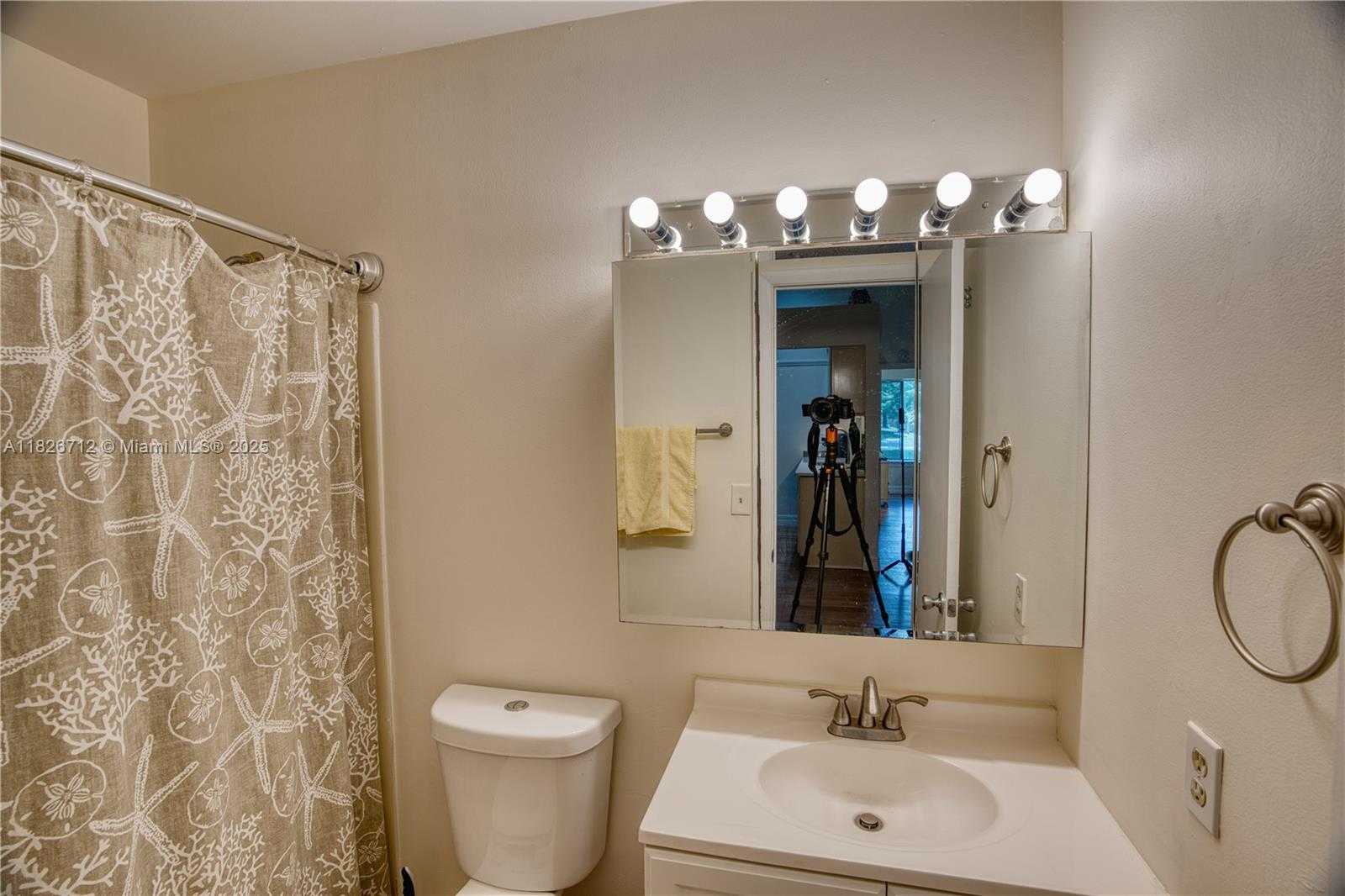 Small Image of 6286 CHASEWOOD DR #G, Jupiter Number 18