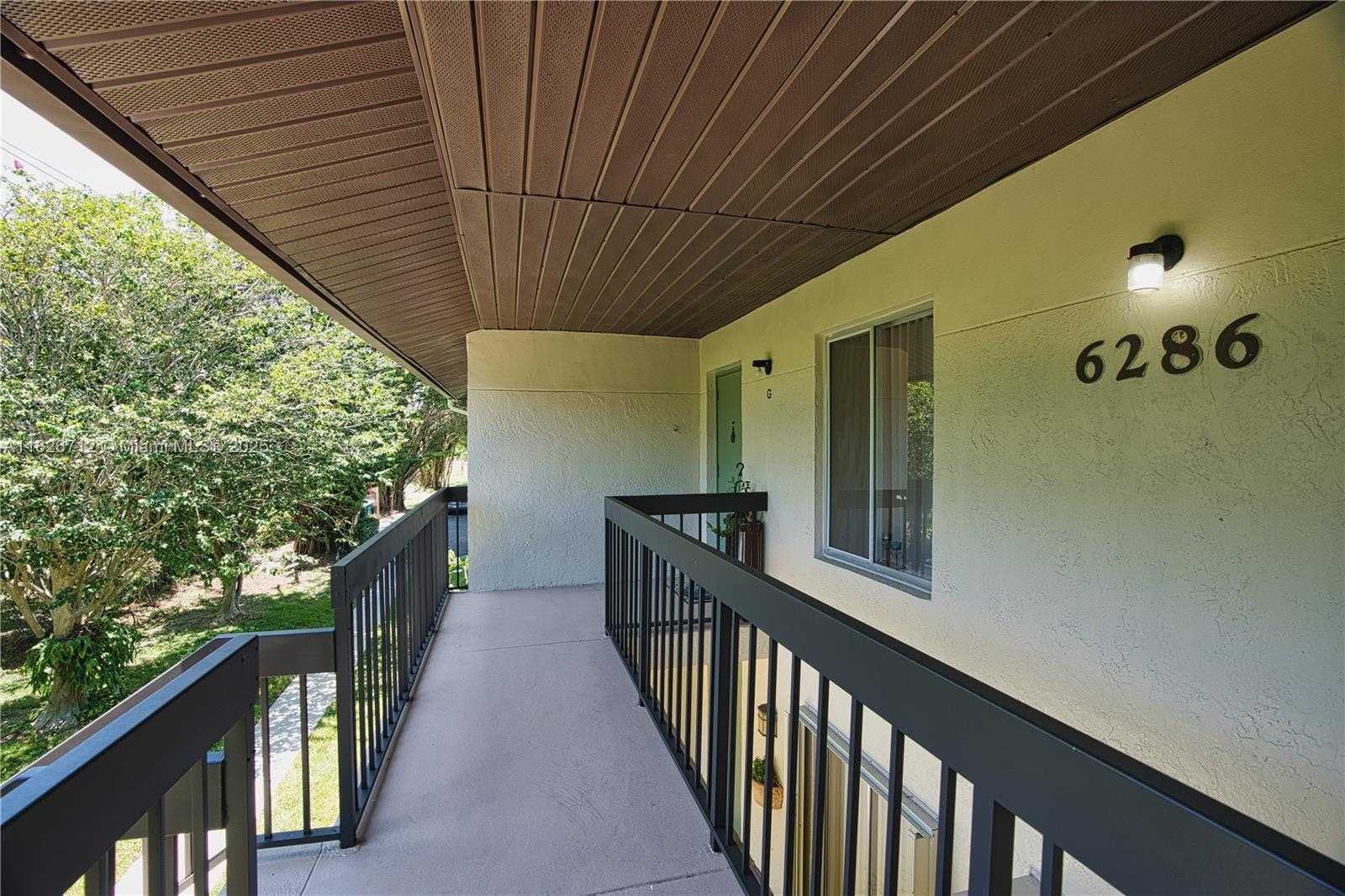 Small Image of 6286 CHASEWOOD DR #G, Jupiter Number 2