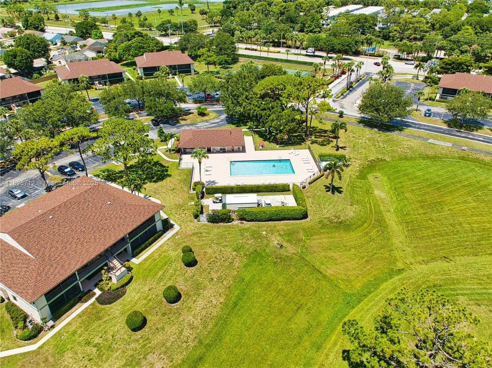 Small Image of 6286 CHASEWOOD DR #G, Jupiter Number 20