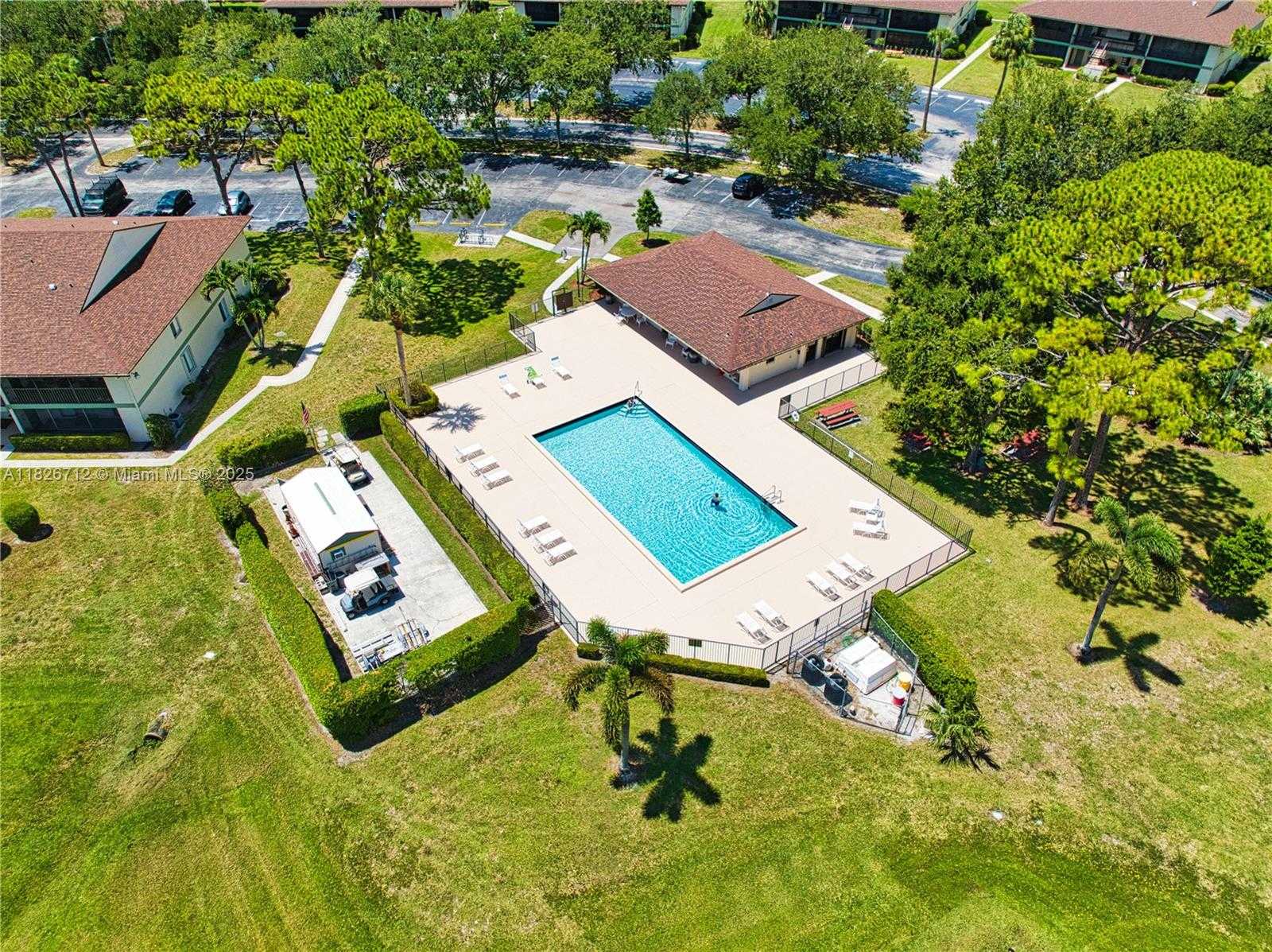 Small Image of 6286 CHASEWOOD DR #G, Jupiter Number 21