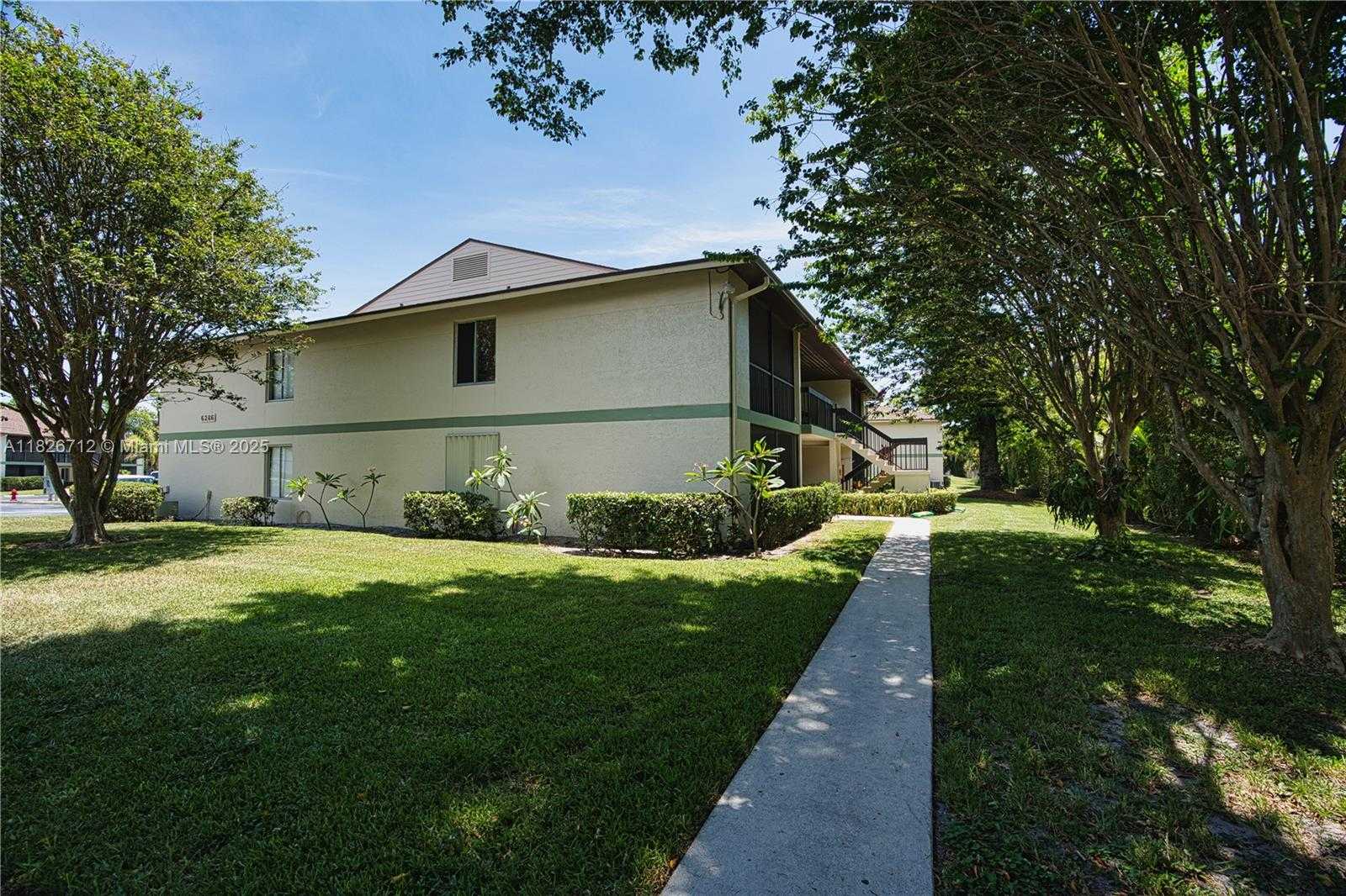 Small Image of 6286 CHASEWOOD DR #G, Jupiter Number 24