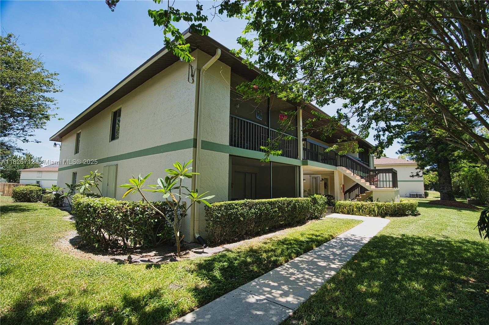 Small Image of 6286 CHASEWOOD DR #G, Jupiter Number 25