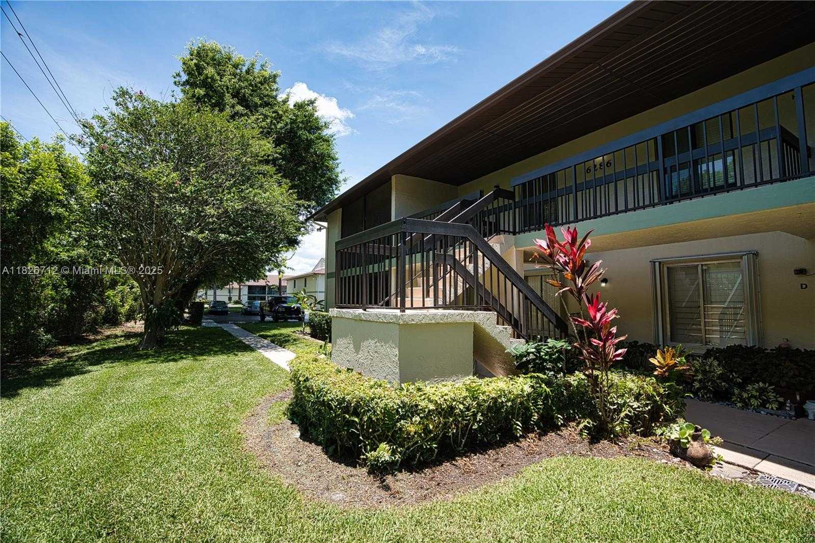 Small Image of 6286 CHASEWOOD DR #G, Jupiter Number 26