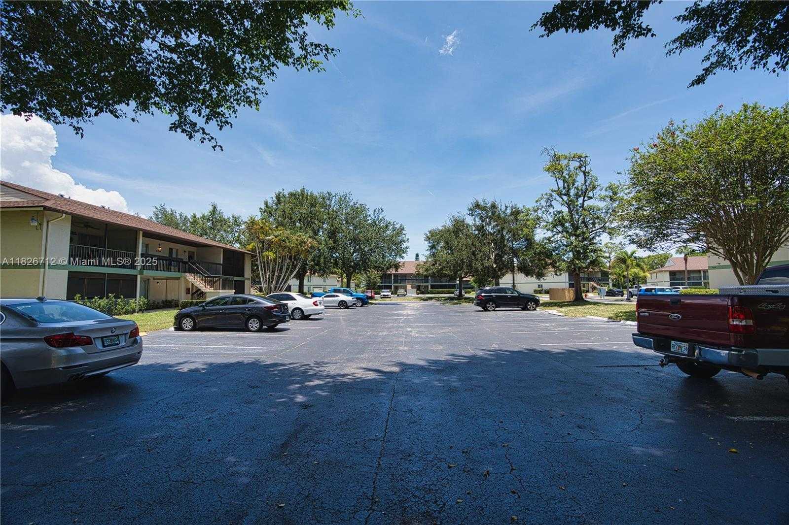 Small Image of 6286 CHASEWOOD DR #G, Jupiter Number 28