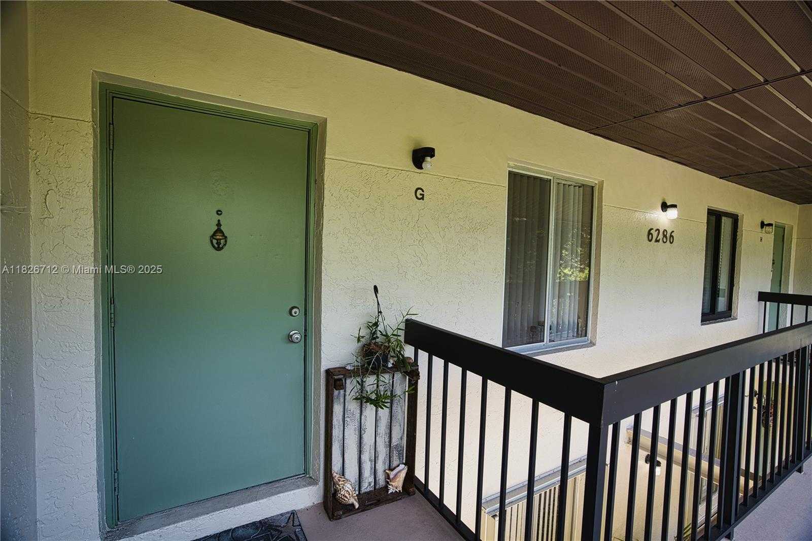 Small Image of 6286 CHASEWOOD DR #G, Jupiter Number 3