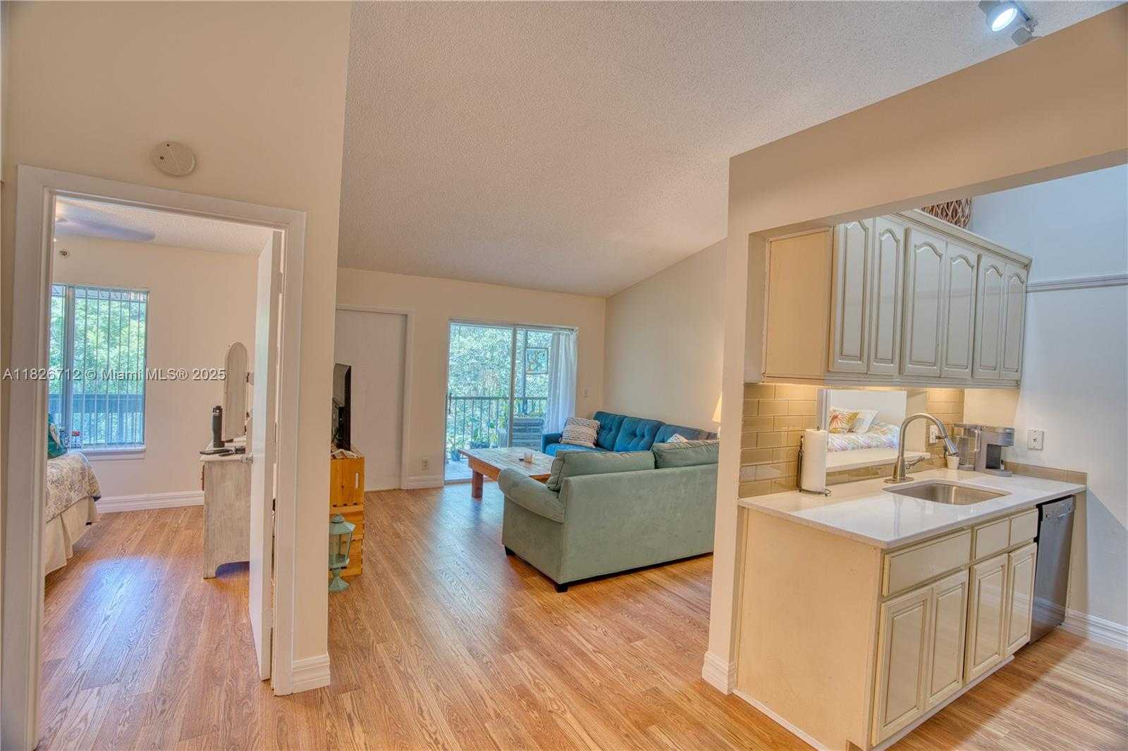 Small Image of 6286 CHASEWOOD DR #G, Jupiter Number 6