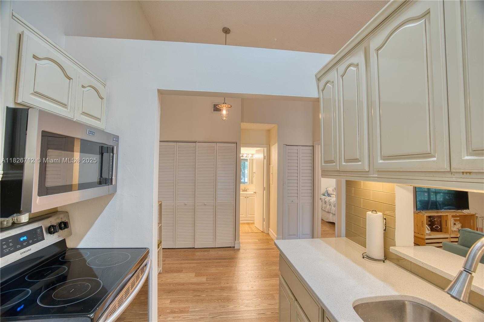 Small Image of 6286 CHASEWOOD DR #G, Jupiter Number 9