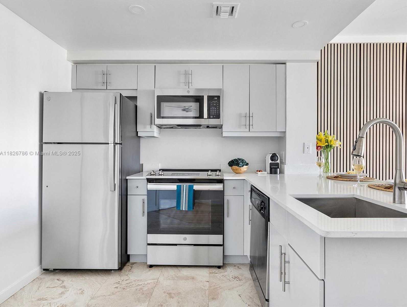 Small Image of 2889 MCFARLANE RD #1908, Miami Number 12